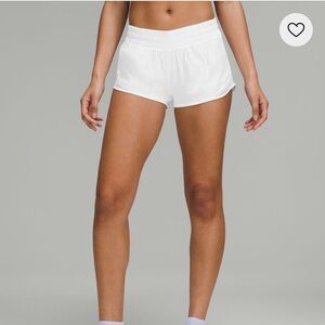 Lululemon Hotty Hot Low-Rise Lined Shorts 2.5”
White 
Size 4